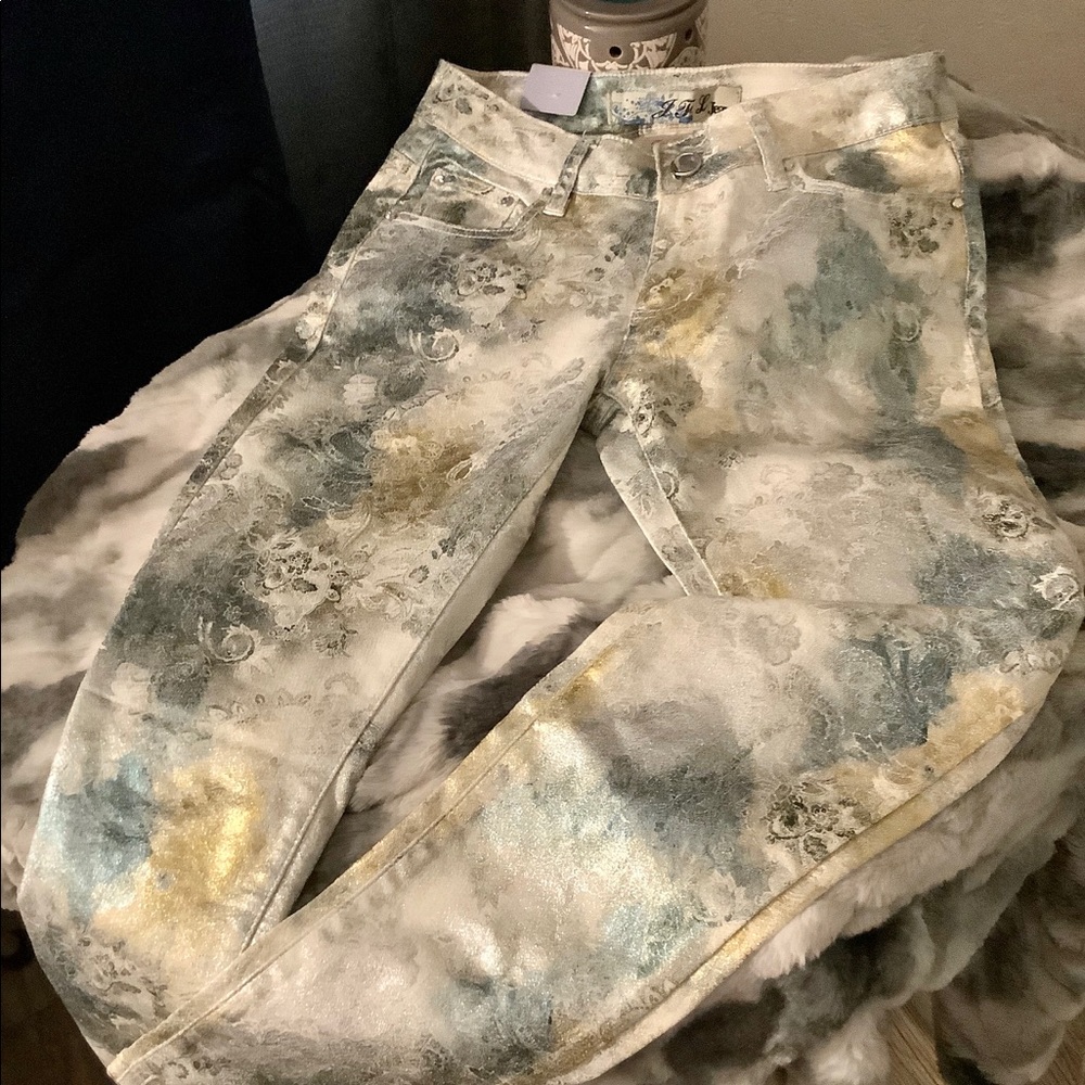 Eye Catching Metallic Jean!